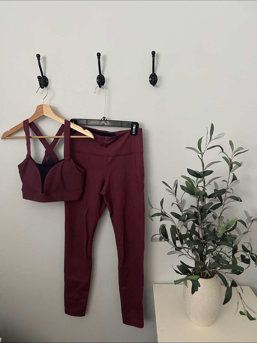 Women’s Under Armour High-Waist Burgundy Leggings & Sports Bra Set